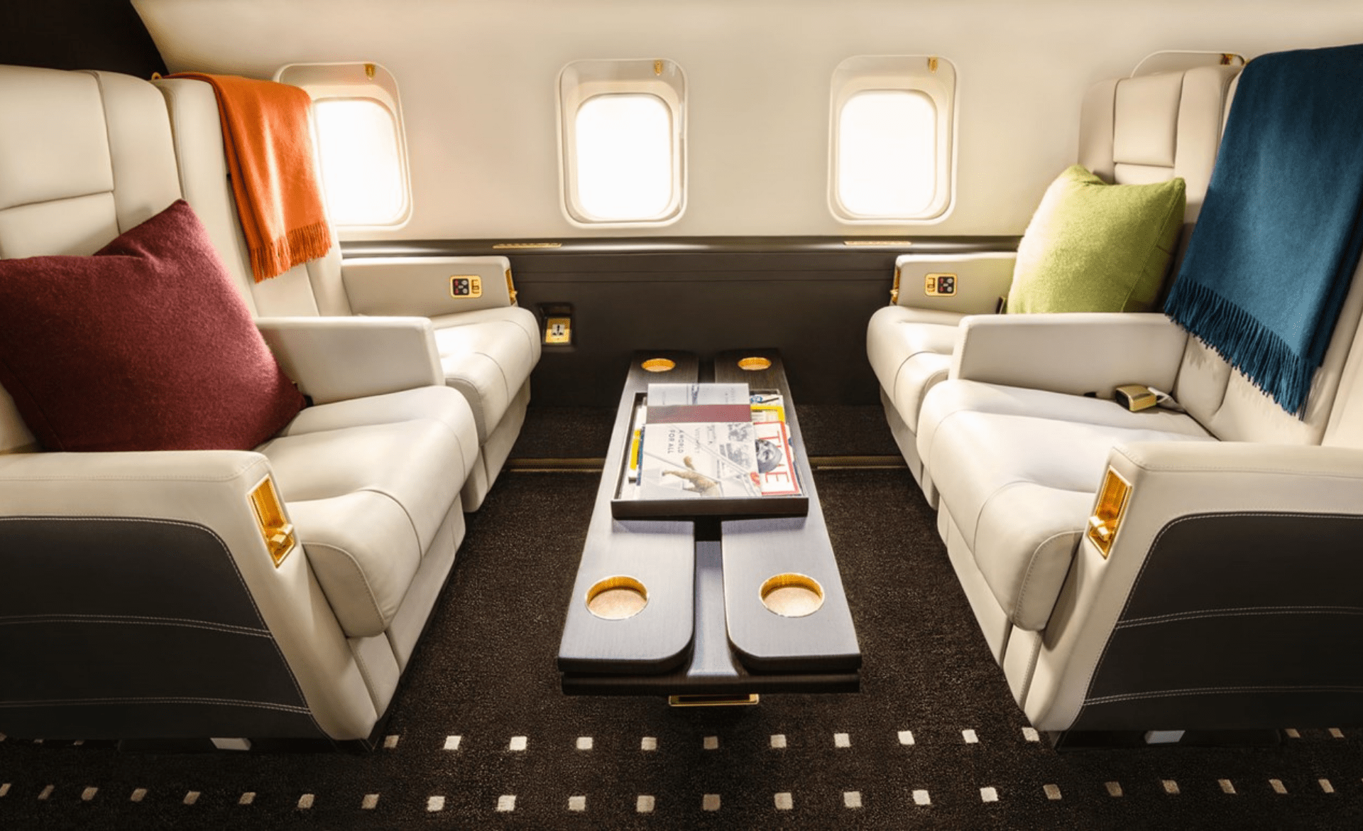 Özel Jet mi, First Class mı? Hangisi Daha Avantajlı?